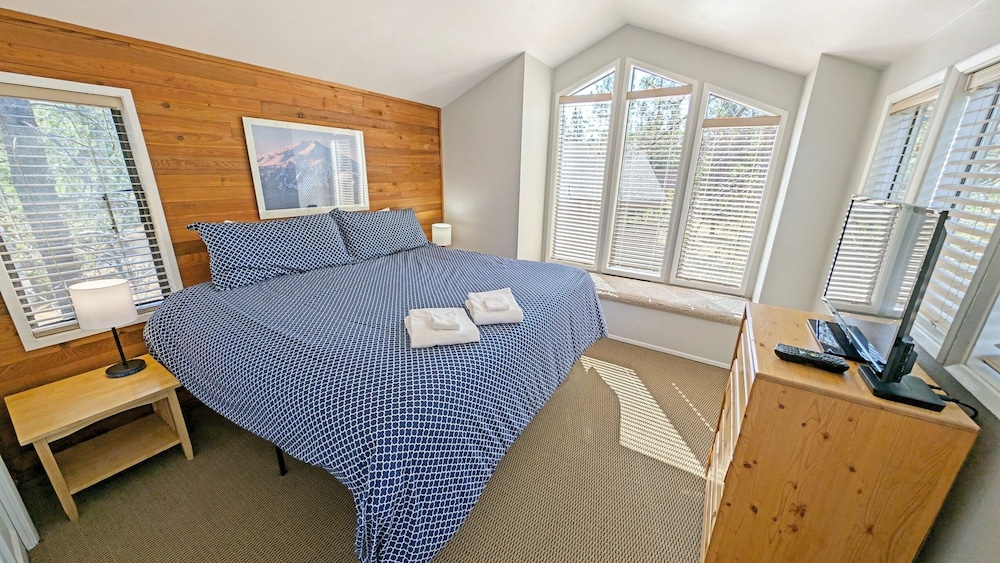 Whistling Swan 8 4 Bedroom Home