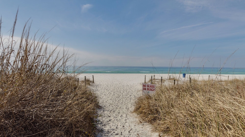 2BR Condo in Edgewater Resort With Golf, Tennis, Pools & Free Tram Service!
