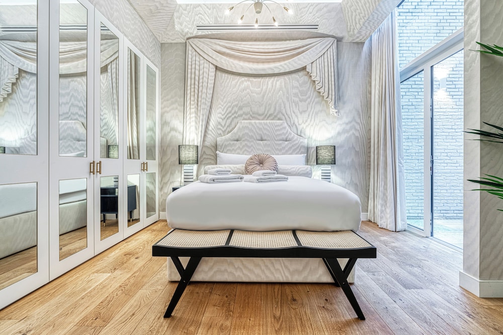 Luxury flats near Big Ben and London Eye
