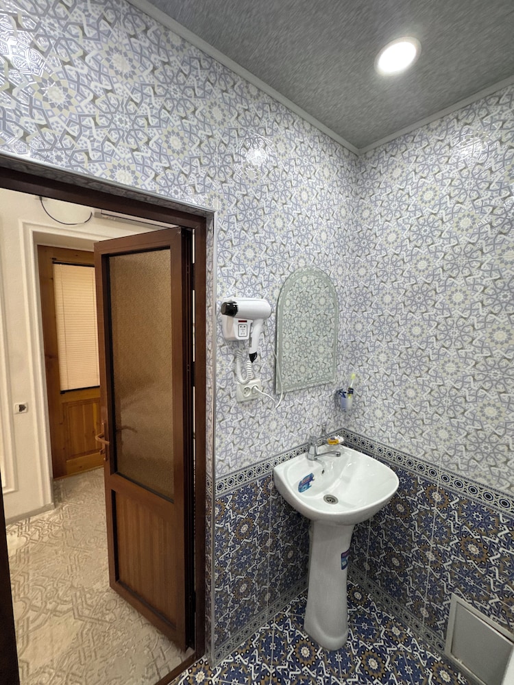 Meros Guest House