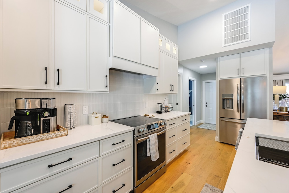 Resort Community Escape: Naples Home 5 Mi to Beach