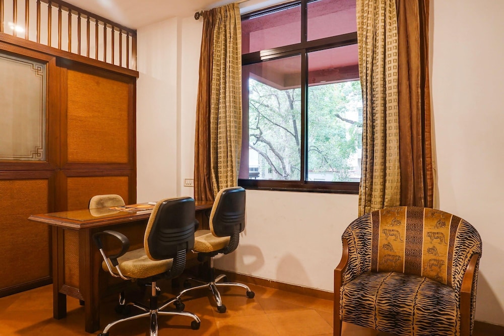 Premium Stays Near Fergusson College
