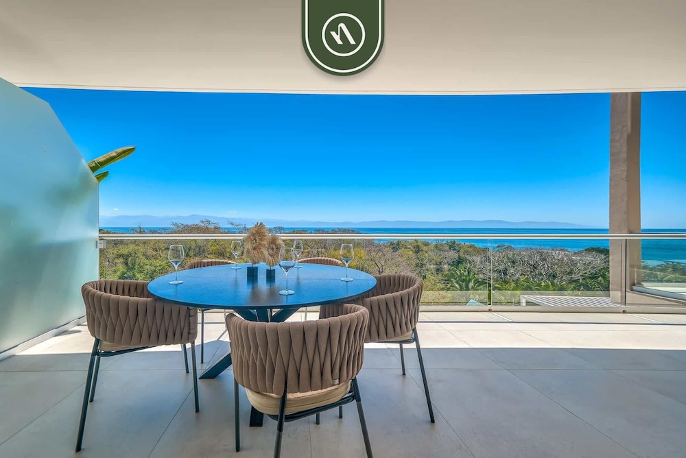 New 3BR Condo - Oceanview Terrace - Private Beach