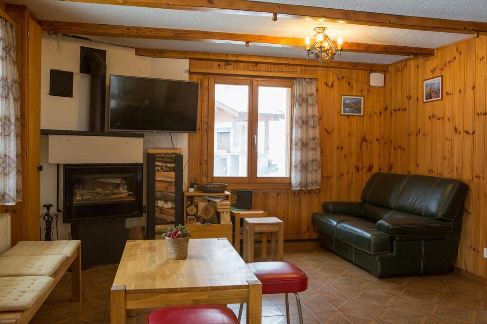 Rosaline - Large and Cosy Swiss Chalet With Beautiful Views