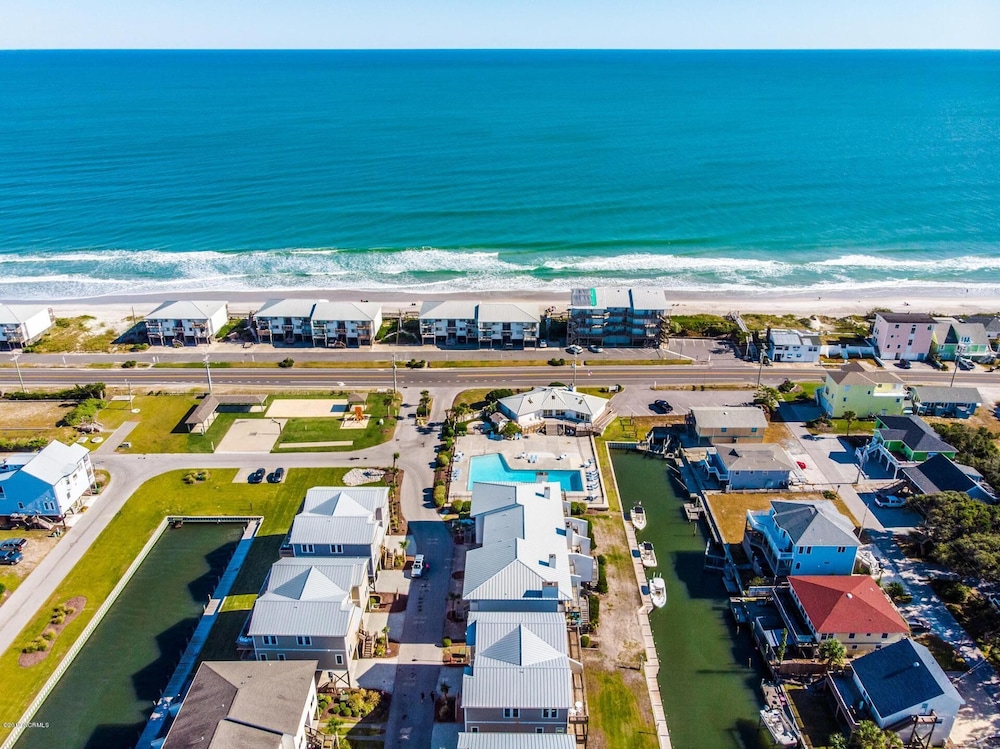 Queens Grant by Topsail Realty