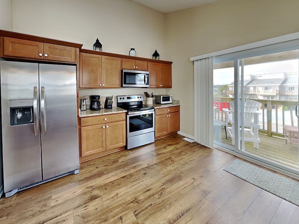 Pelican Nest by Topsail Realty