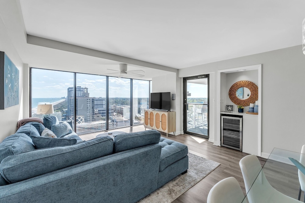 Oceanfront Gem Pool, Balcony, Modern Touch 3 Bedroom Condo