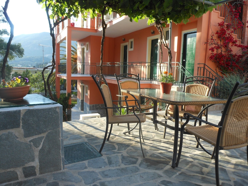 Ziogas Apartments