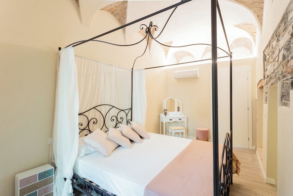 Romantic Escape City Centre With Jacuzzi & Parking by Rent all Como