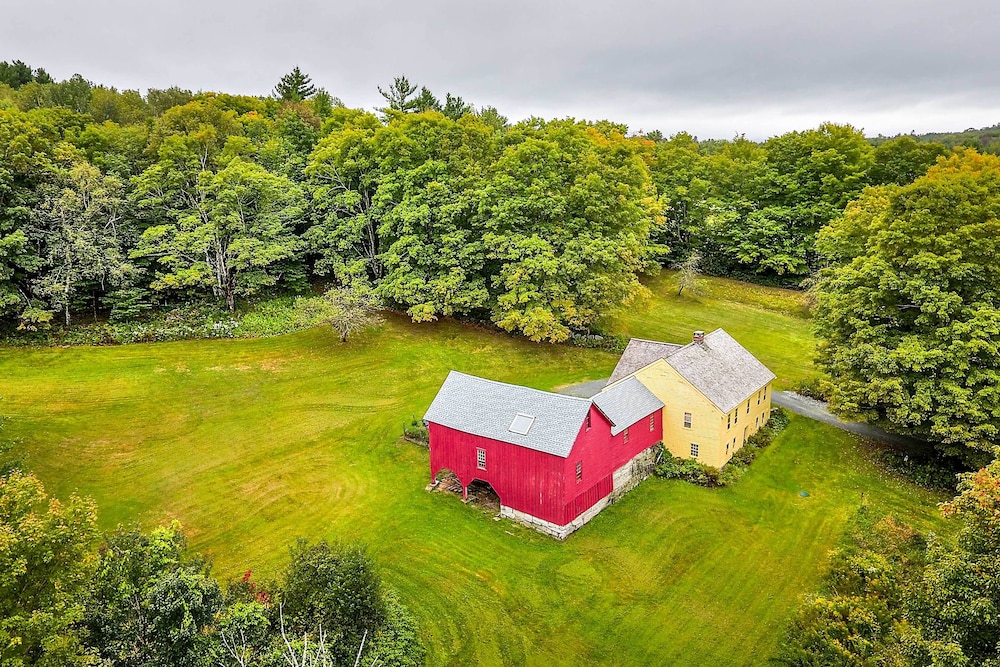 Historic Hanover Area Home, 16 Miles to Dartmouth!