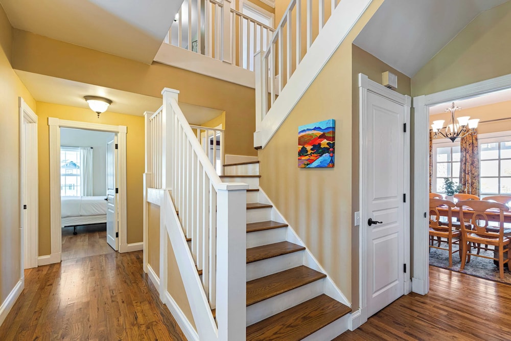 Victorian Manor In Paso Robles Wine Country + Pool, Hot Tub, Firepit, Tennis Court Sleeps 28