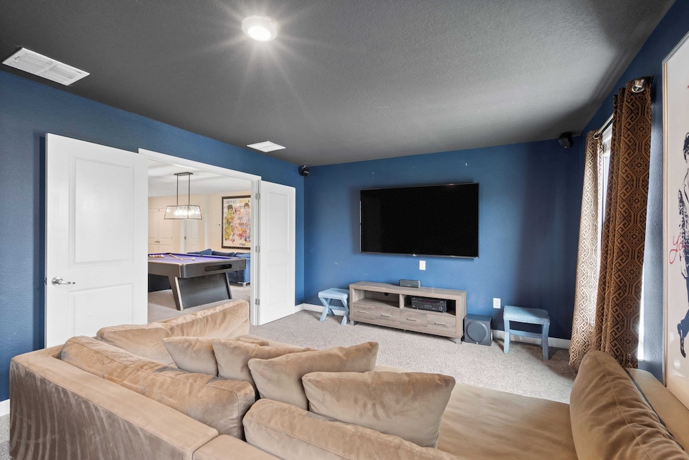 Stinger Luxe Retreat by Avantstay 8BR Luxury Villa Near Disney w/ Pool & Game Room