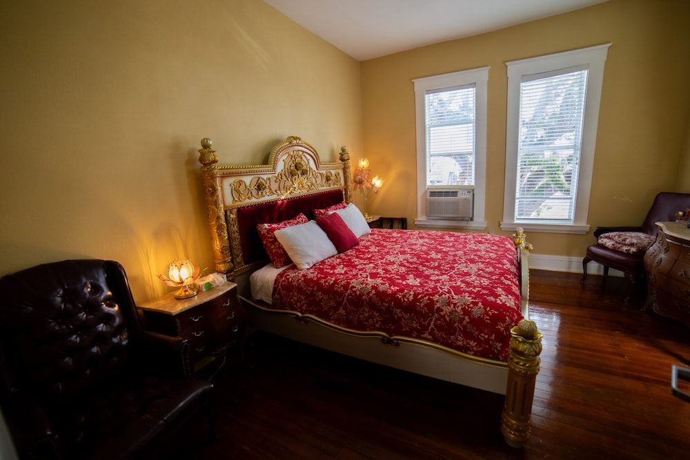 Oak Tree Hotel