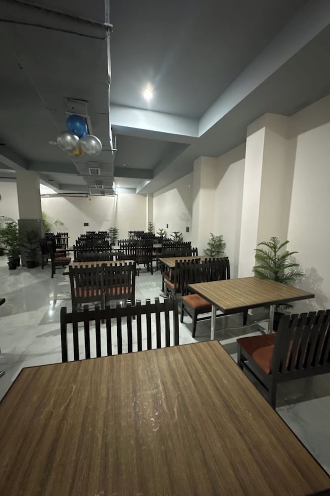 Hotel Divines Residency