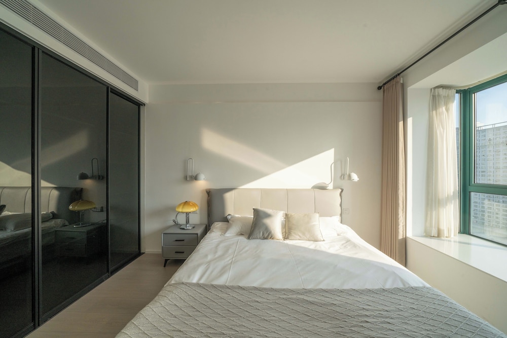Book and Bed-Lujiabang