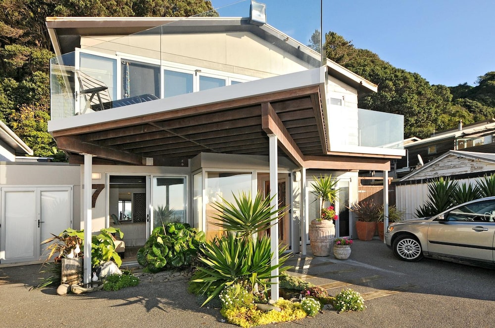 Kapiti Waves Beach Retreat