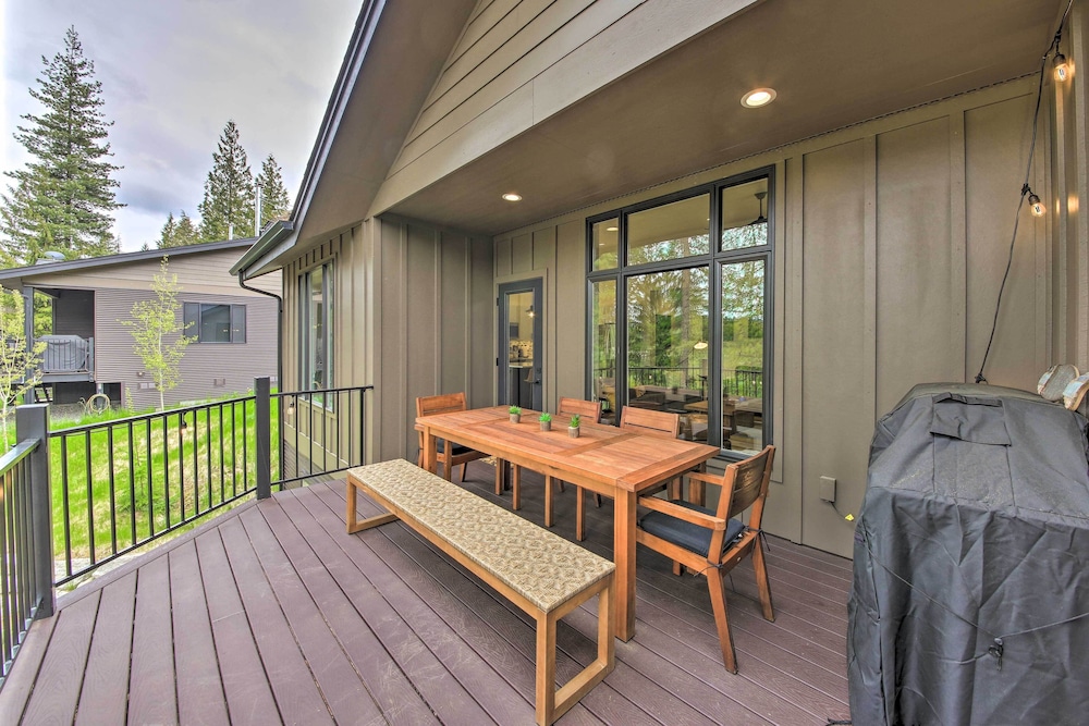 Elegant Priest Lake Townhome  1 Mi From Lake - Property Image 7