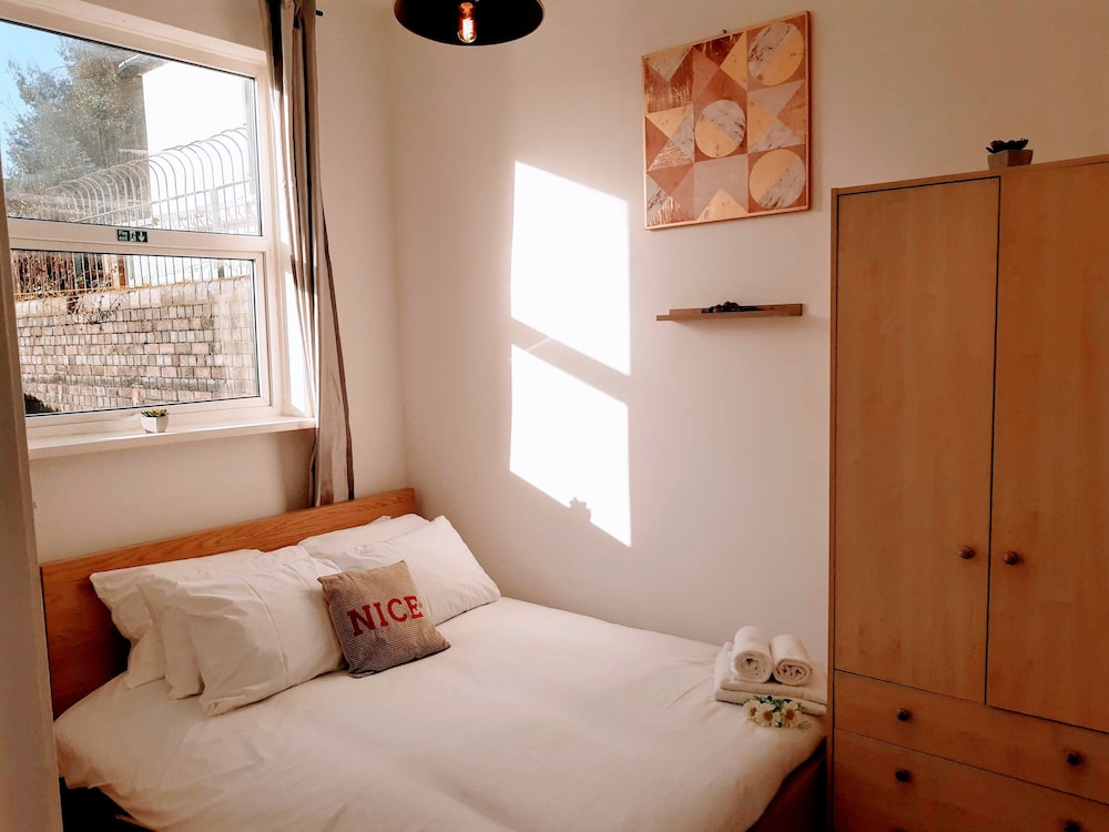 The Windsor Garden Apartment view 3