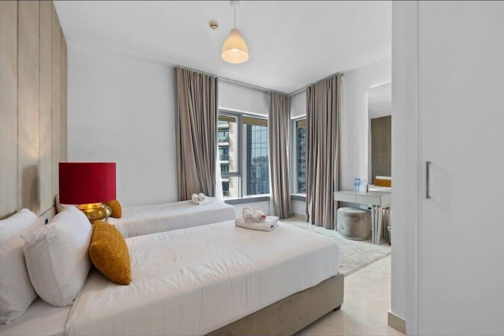 SIMPLY COMFORT Luxury Burj Khalifa & Fountain View Apartments Steps to Dubai Mall