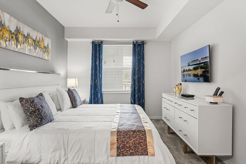 Cozy Stylish 2BR Condo Prime Storey Lake Spot