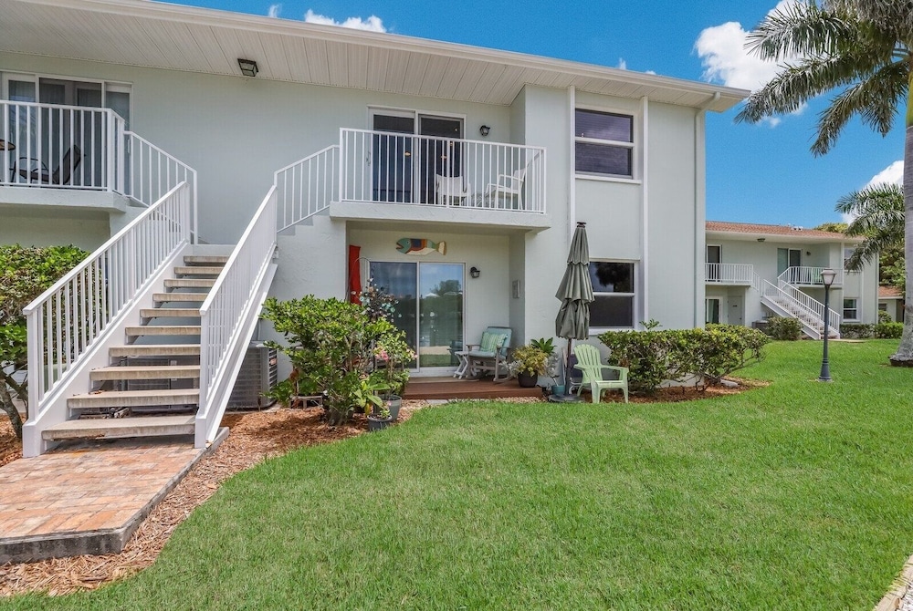 Coconut Bayou 2 Bedroom Home by RedAwning view 3