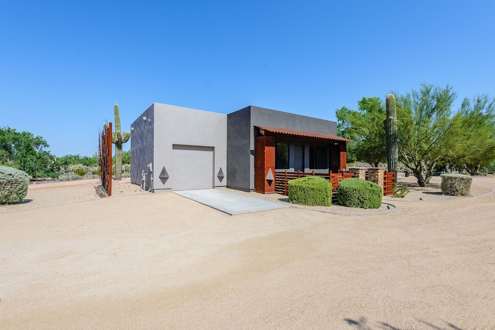 Lone Mountain Casita 1 Bedroom Home by RedAwning