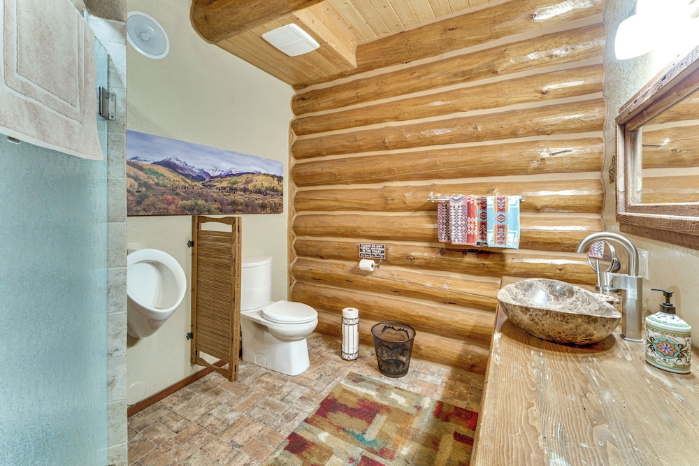 Secluded Angel Fire Retreat: Deck + Stunning View!