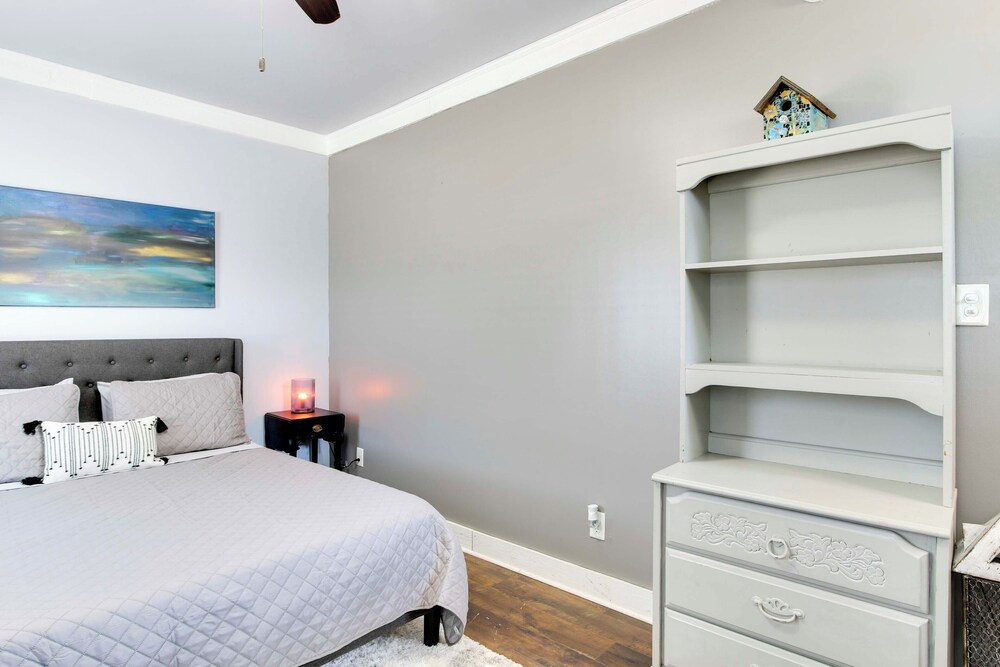 2 Mi to Self Regional MC: Updated Apartment