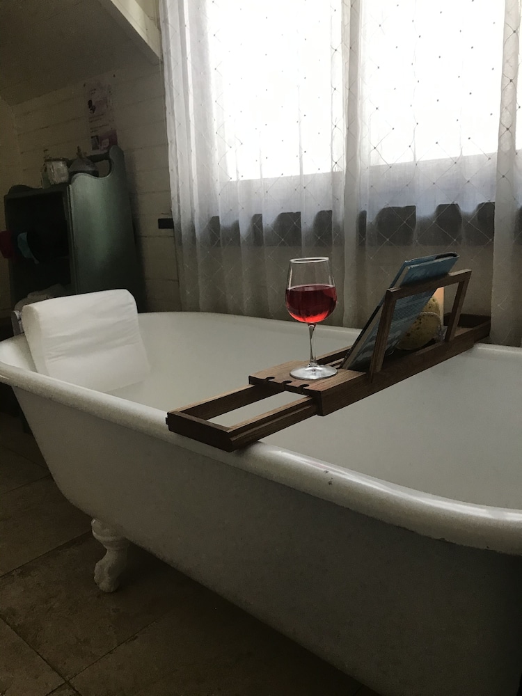Glenwood Springs Vacations - Downtown BnB King Bed Clawfoot Tub  Hot Tub - Property Image 8