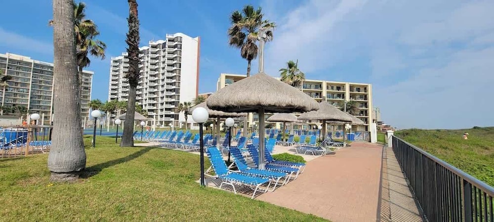 Beachfront Hotspot - New Furnishings - Pool - 1st Floor