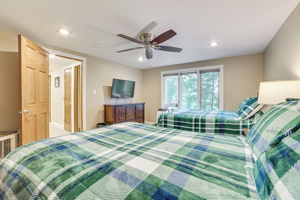 Sunroom, Dining Pavilion & More: Gem on Burt Lake!