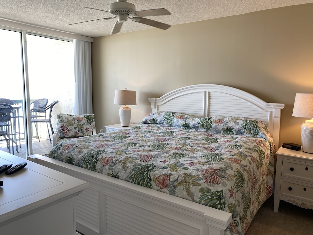 Ashworth 502 3 Bedroom Condo by RedAwning view 2