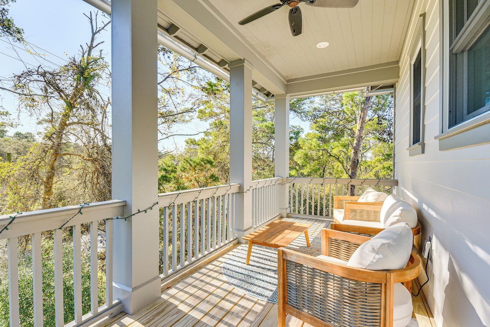 Walk to Gulf: Modern Retreat in Santa Rosa Beach!