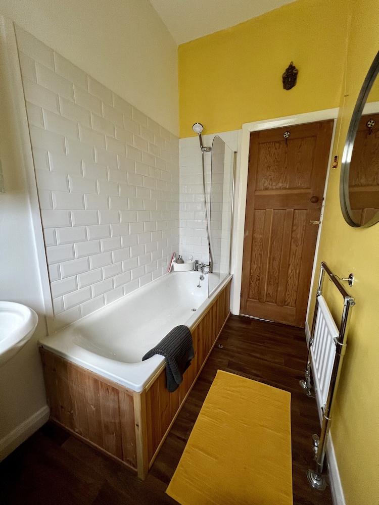 Charming 1880S 2Bd Haworth Home