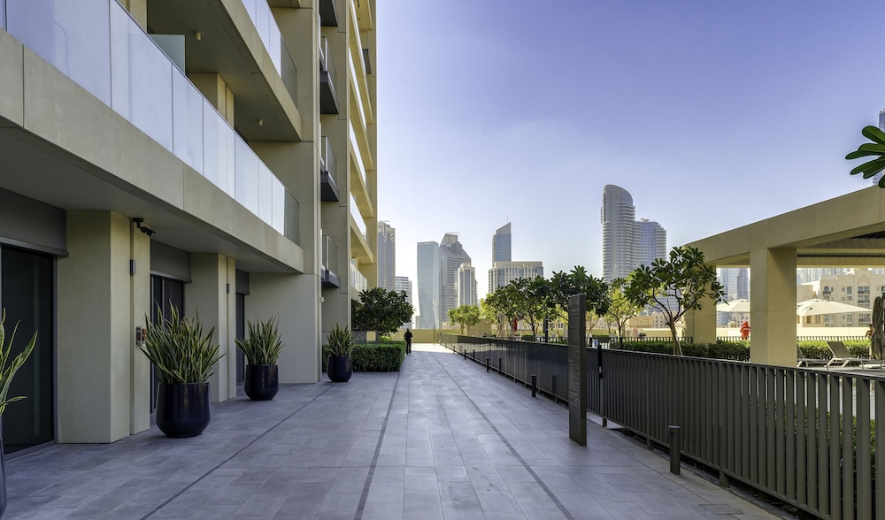 Sleek 1BR in Burj Royale with Canal View