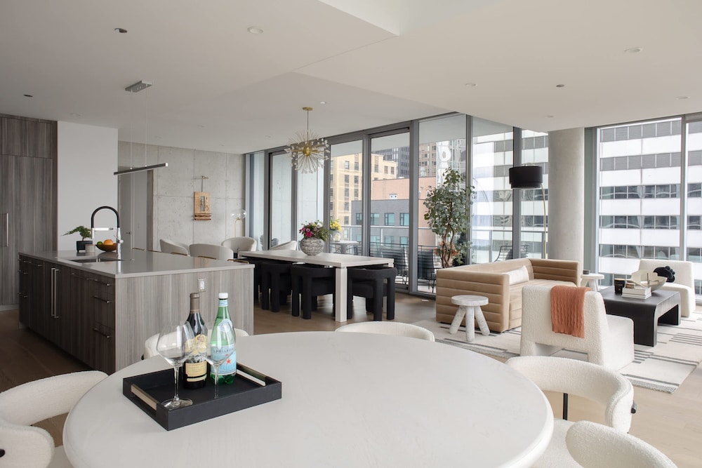 The Lyra Luxury Group Getaway - Two Penthouses