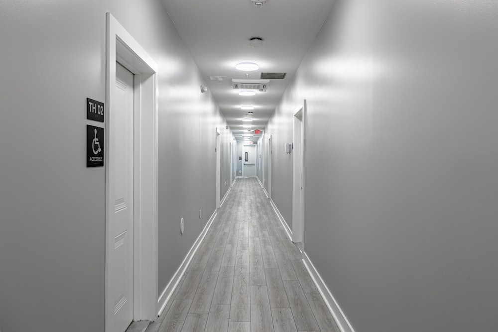 Capital City Apt - 101