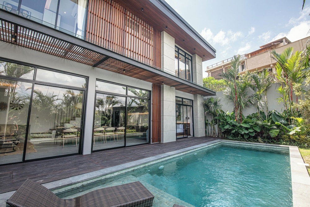 Exquisite 5BR Canggu Villa Steps From the Beach