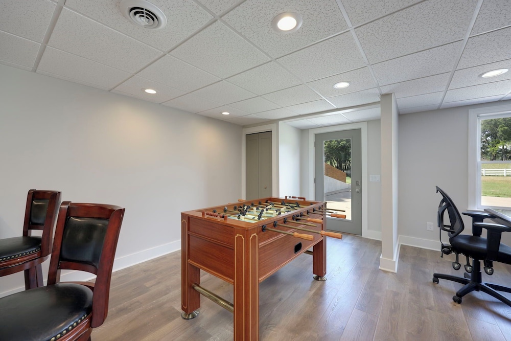 Majestic Manor-private Hundred Acre Yard-pool/spa