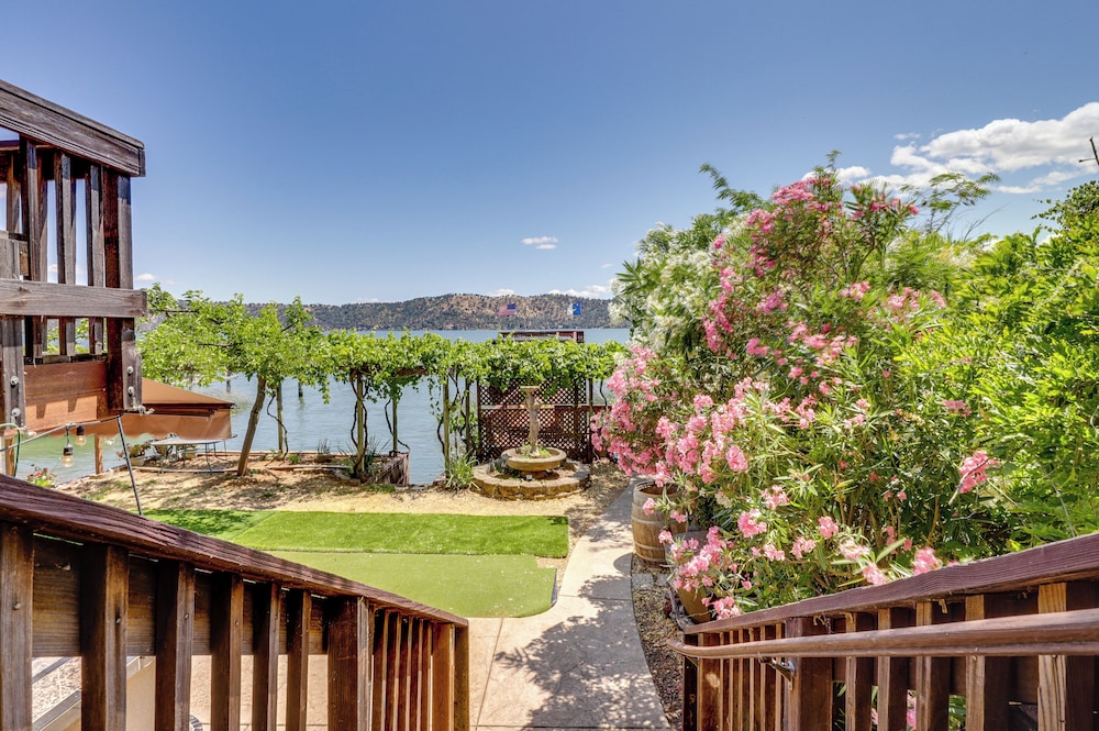 Shared Boat Dock at Clear Lake Couples Retreat