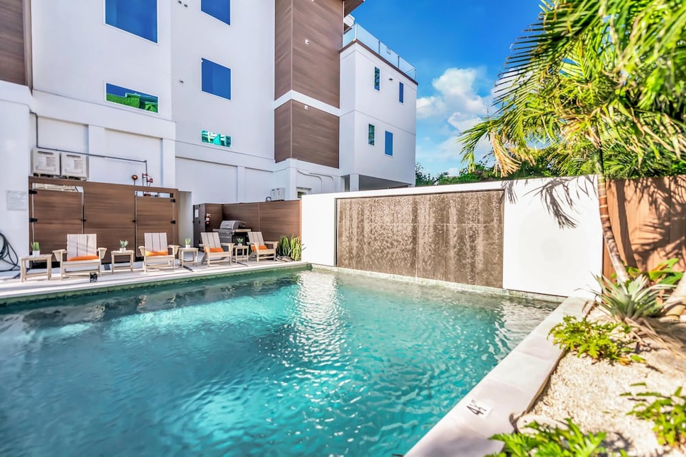The Upper Deck in Siesta Key view 4