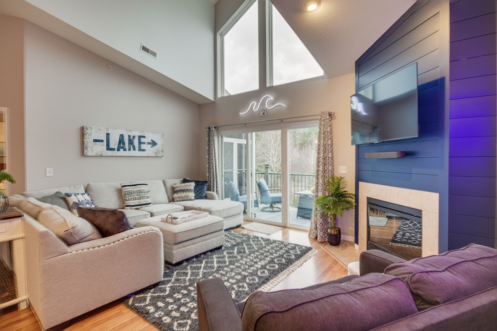 4 Mi to Dtwn: Gem w/ Lake Access in Camdenton