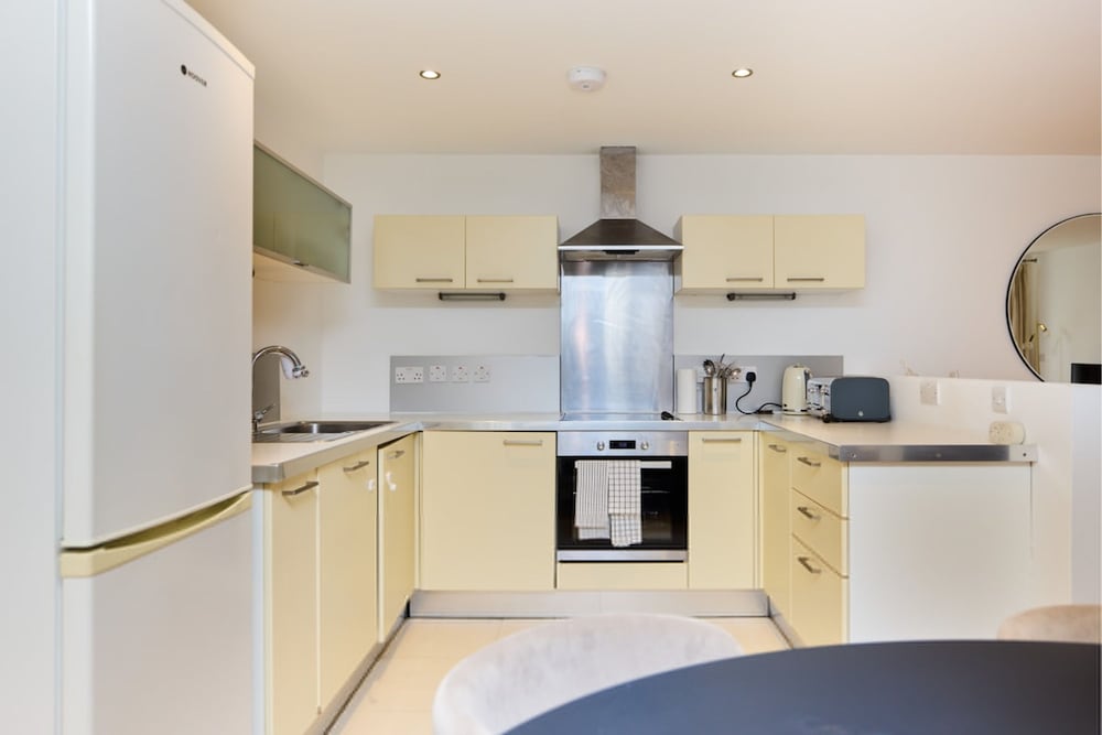 The Gwendolen Retreat - Inviting 2bdr Apartment With Balcony