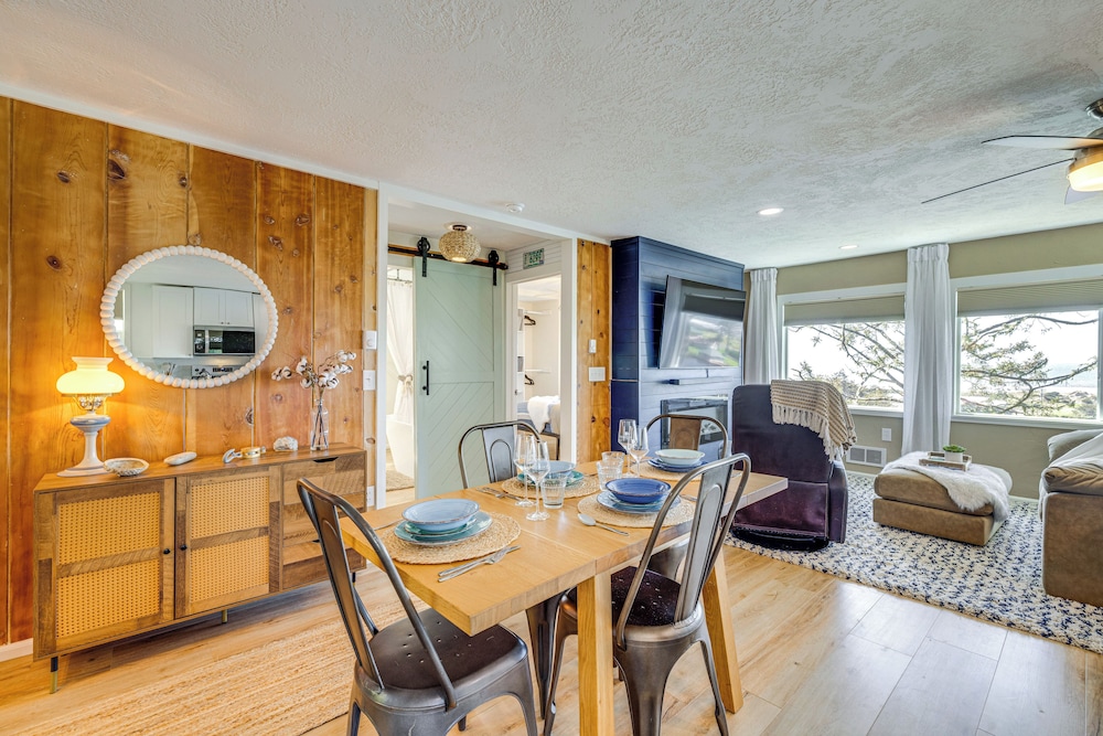 Walk to Winema Road Beach: Home w/ Hot Tub!