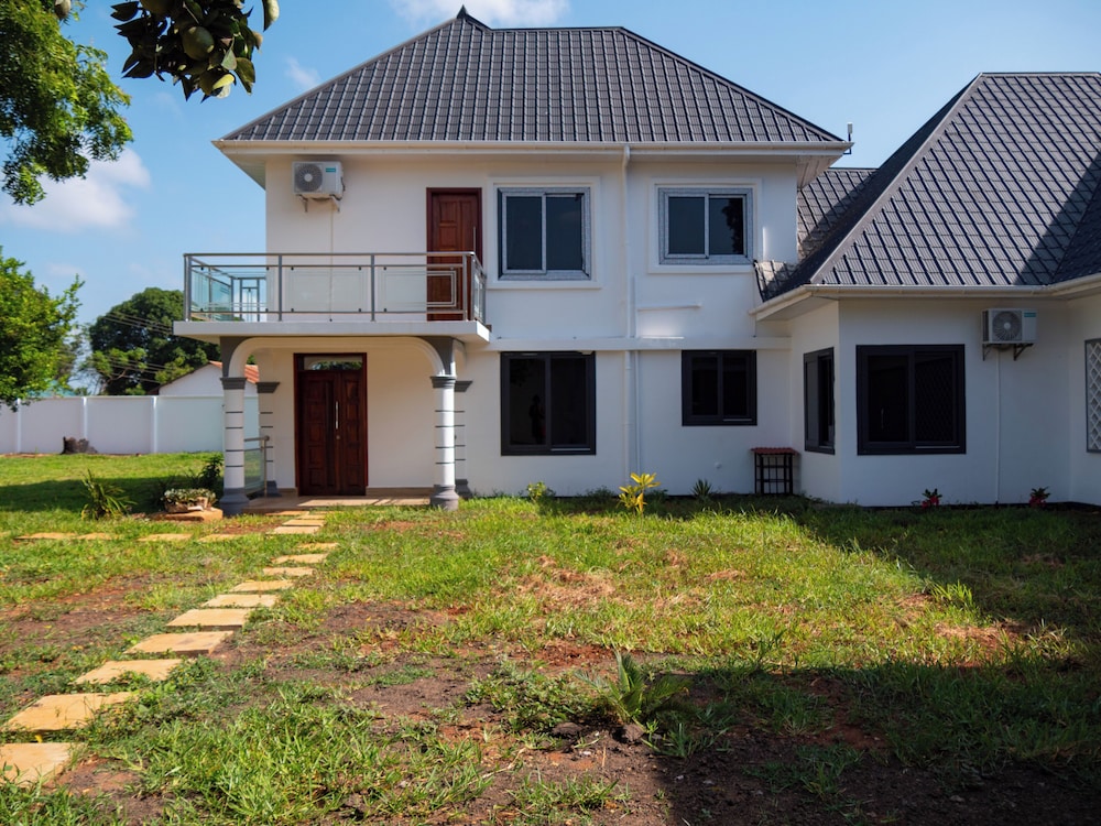 MWAMBANI BEACH VILLAS