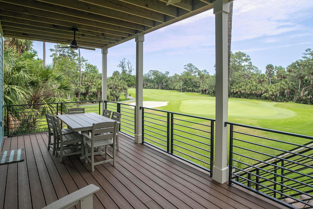 Experience Modern Coastal Living in This Beautifully Designed 4-bed, 4-bath Home