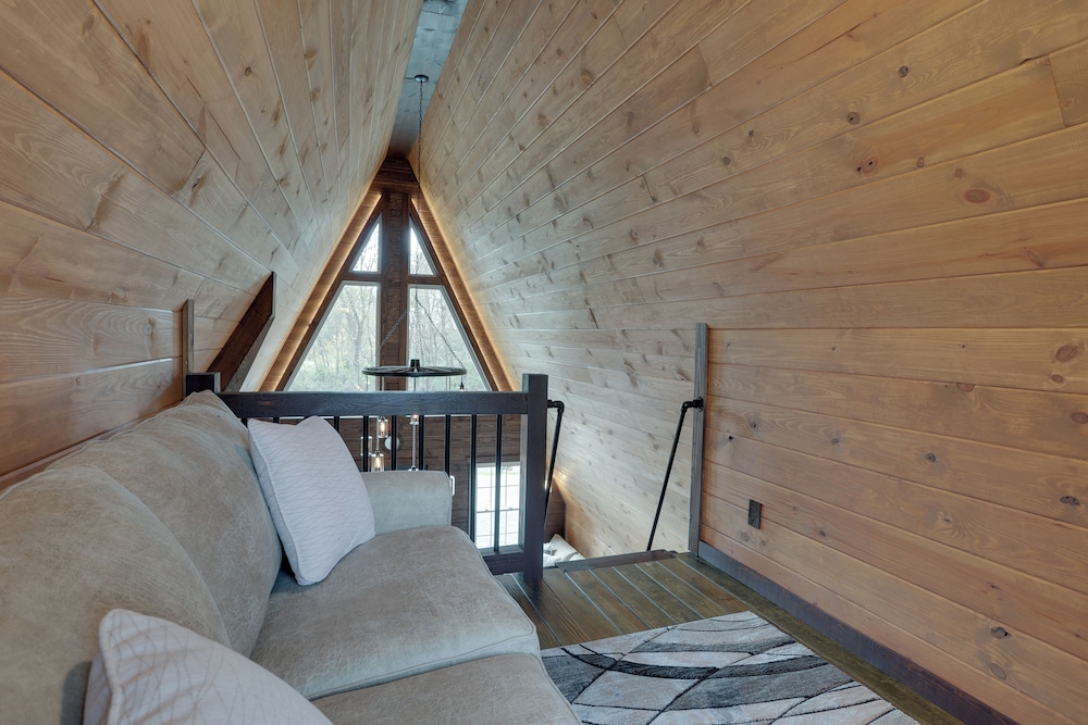 Hot Tub, Fire Pit, Bbq, On-site Pond: Kenton Cabin