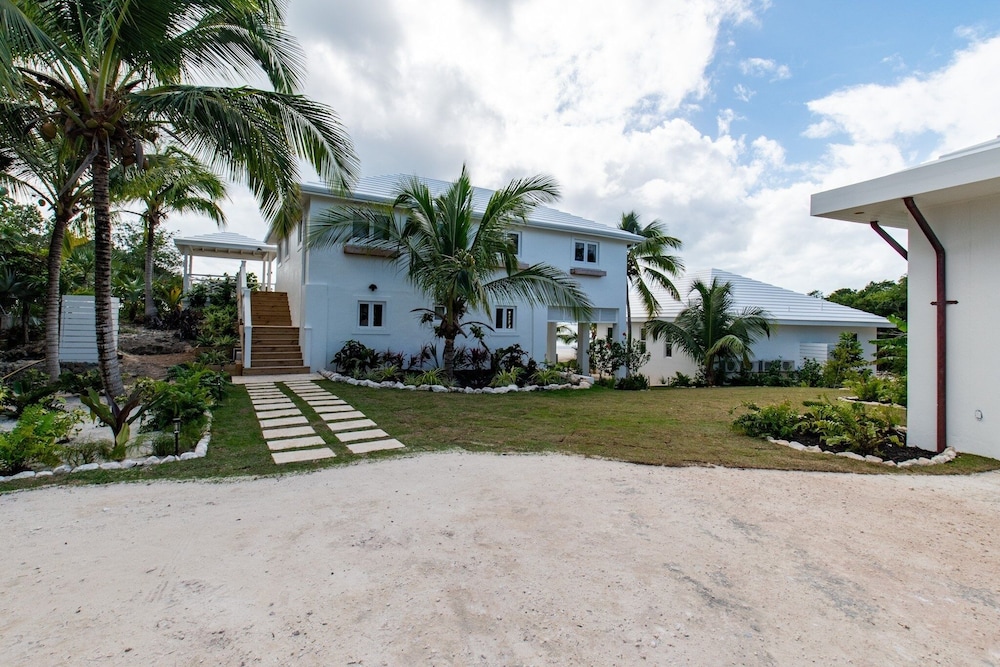 Seaesta - Brand New Estate W/pool & Private Backyard Beach 6 Bedroom Home