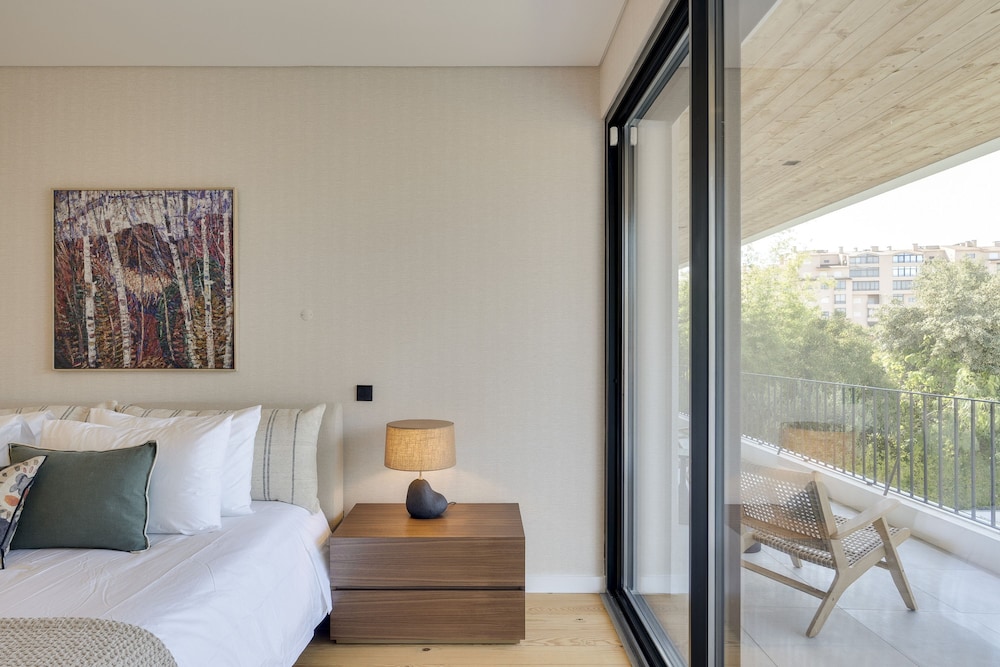 Cascais Contemporary Villa by Cadenzalux