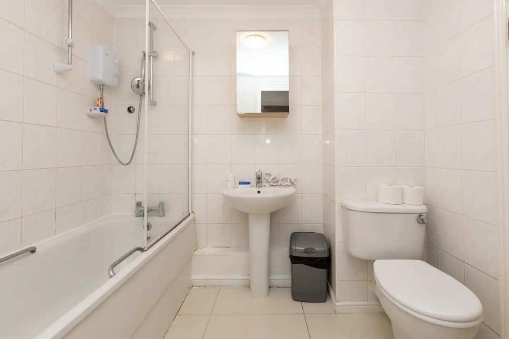 Top Floor 1BD Flat With Balcony - Isle of Dogs